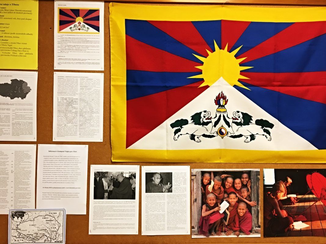 Vlajka pro Tibet i na naší škole