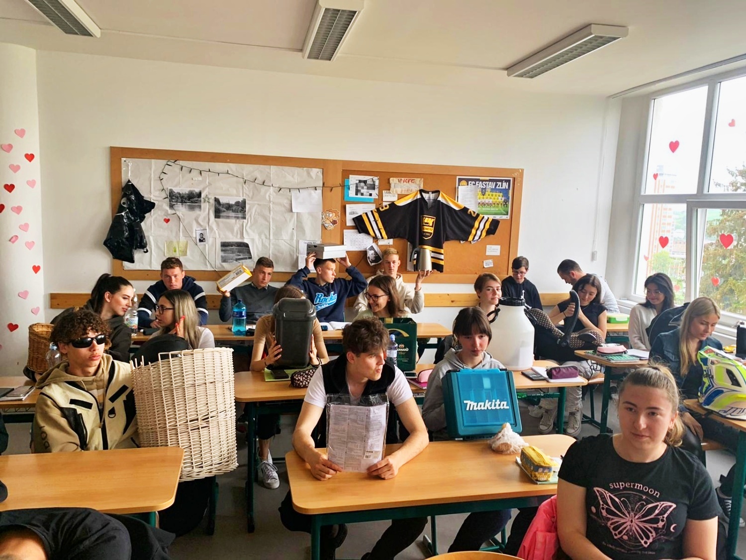 Všechno kromě školní tašky - třída