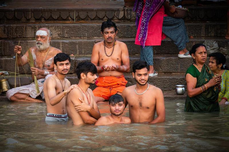 Kozpel v posvátné řece Ganga