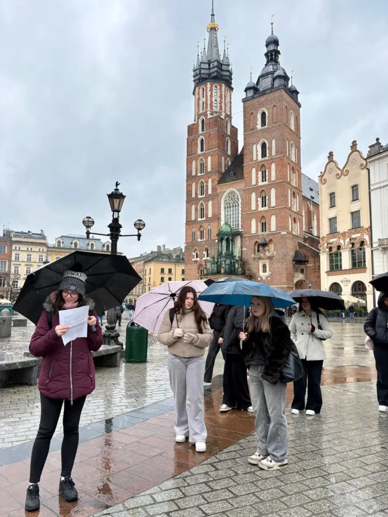 Kraków - výklad u Baziliky Panny Marie