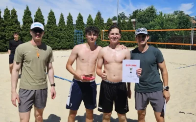 Beachvolejbalový turnaj uzavřel školní rok: Studenti bojovali o vítězství až do posledního míče