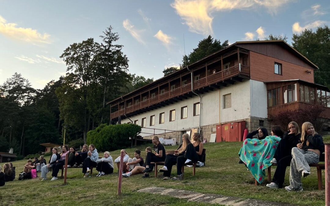 Prváci zahájili školní rok adaptačním kurzem na Rusavě